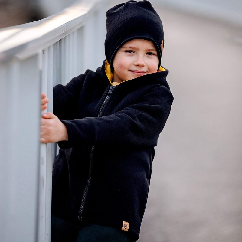  pol_pl_Bawelniana-ocieplana-bluza-z-kapturem-czarna-3735_5