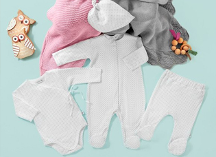 Prezent dla niemowlaka - jakie ubranka zadowolą i dziecko, i rodzica?