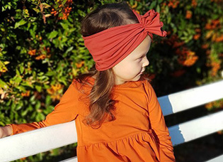 Ozdoby do włosów dla dziewczynek - modne opaski, spinki i turbany