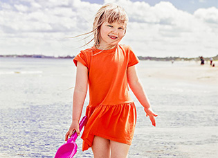 Plażowanie z dziećmi – 10 praktycznych akcesoriów i dodatków na plażę